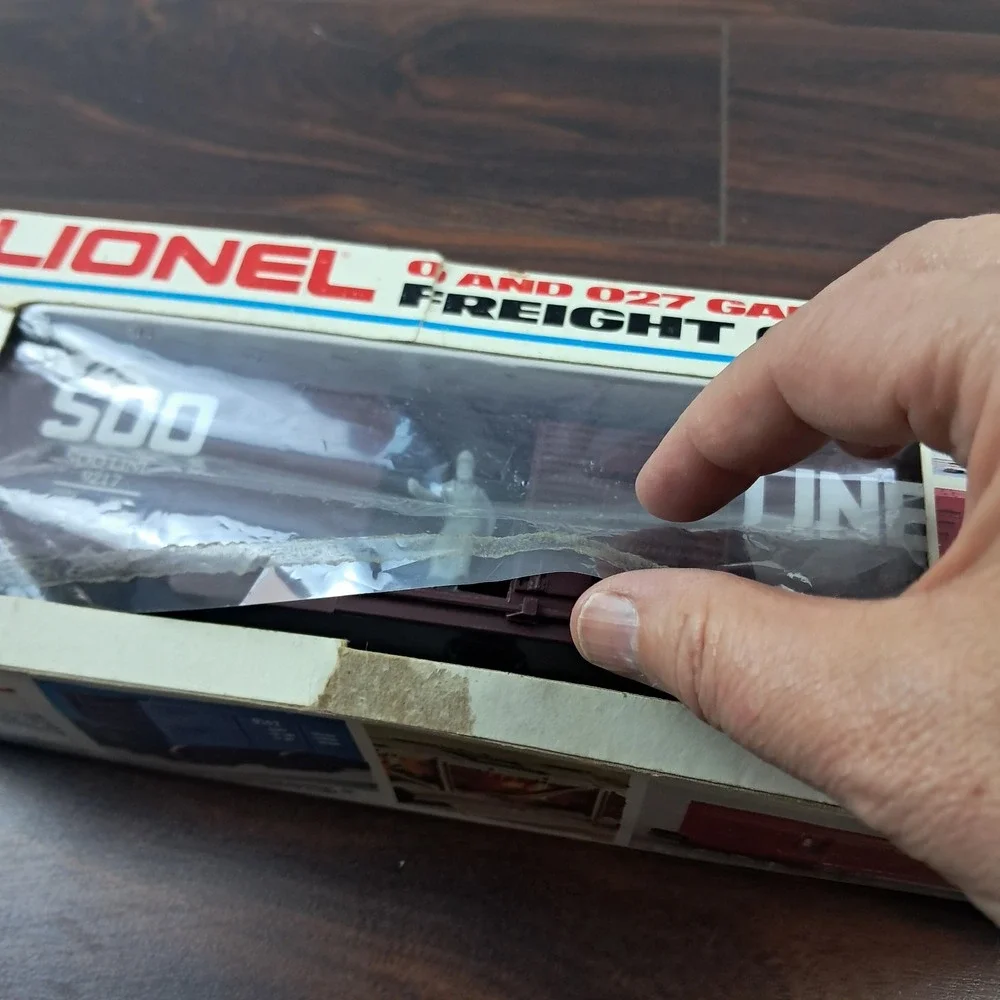 LIONEL 6-9217 SOO LINE OPERATING BOXCAR, 1982-1984 New, But DAMAGED BOX